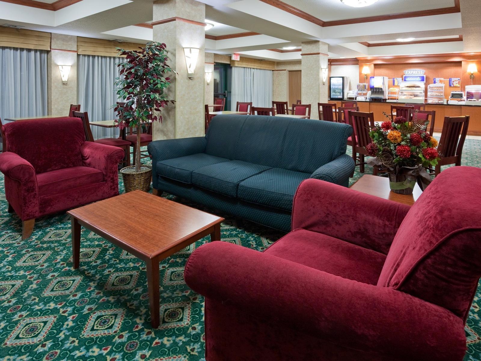 Holiday Inn Express Hotel & Suites Milwaukee-New Berlin By Ihg Exterior foto