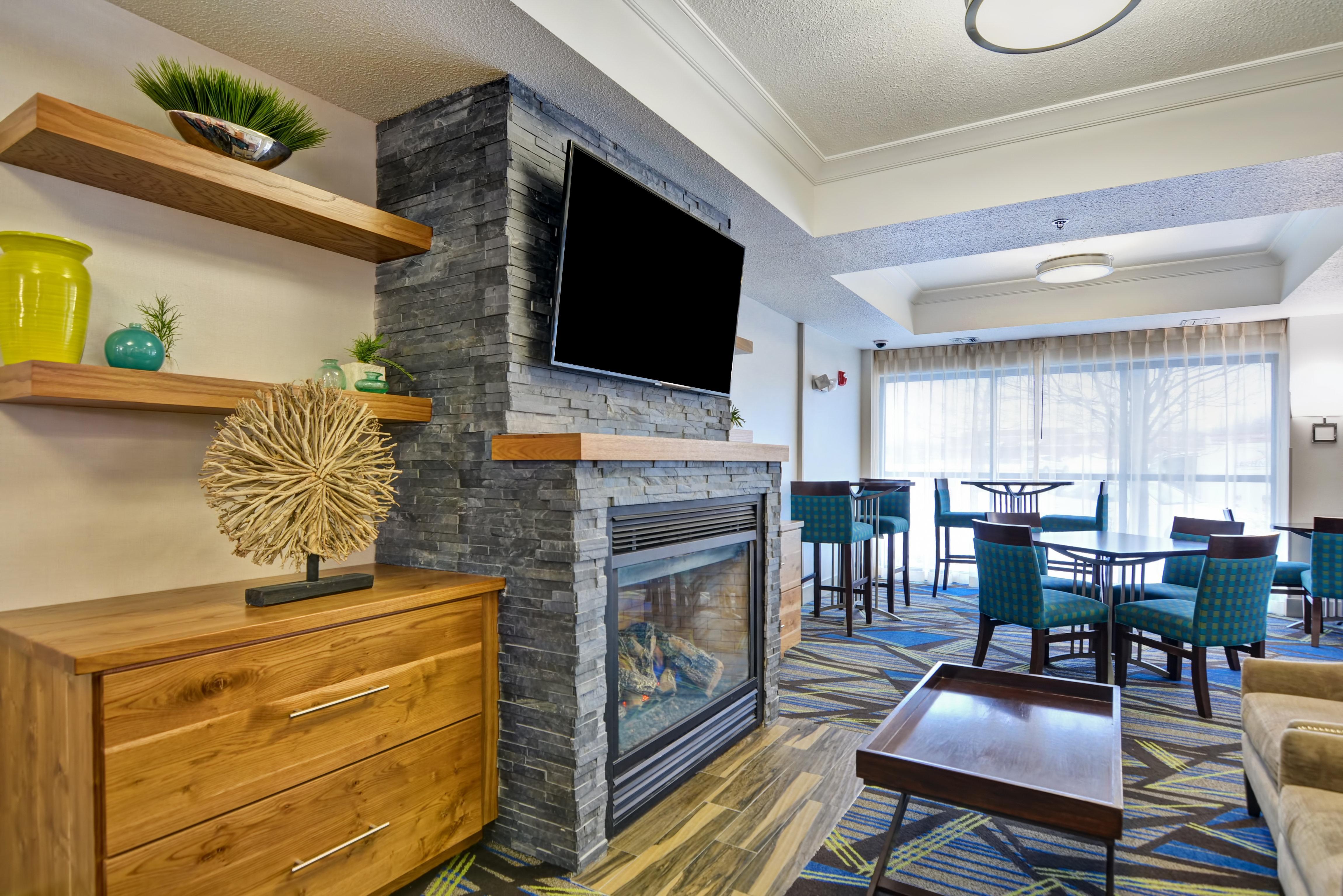 Holiday Inn Express Hotel & Suites Milwaukee-New Berlin By Ihg Exterior foto
