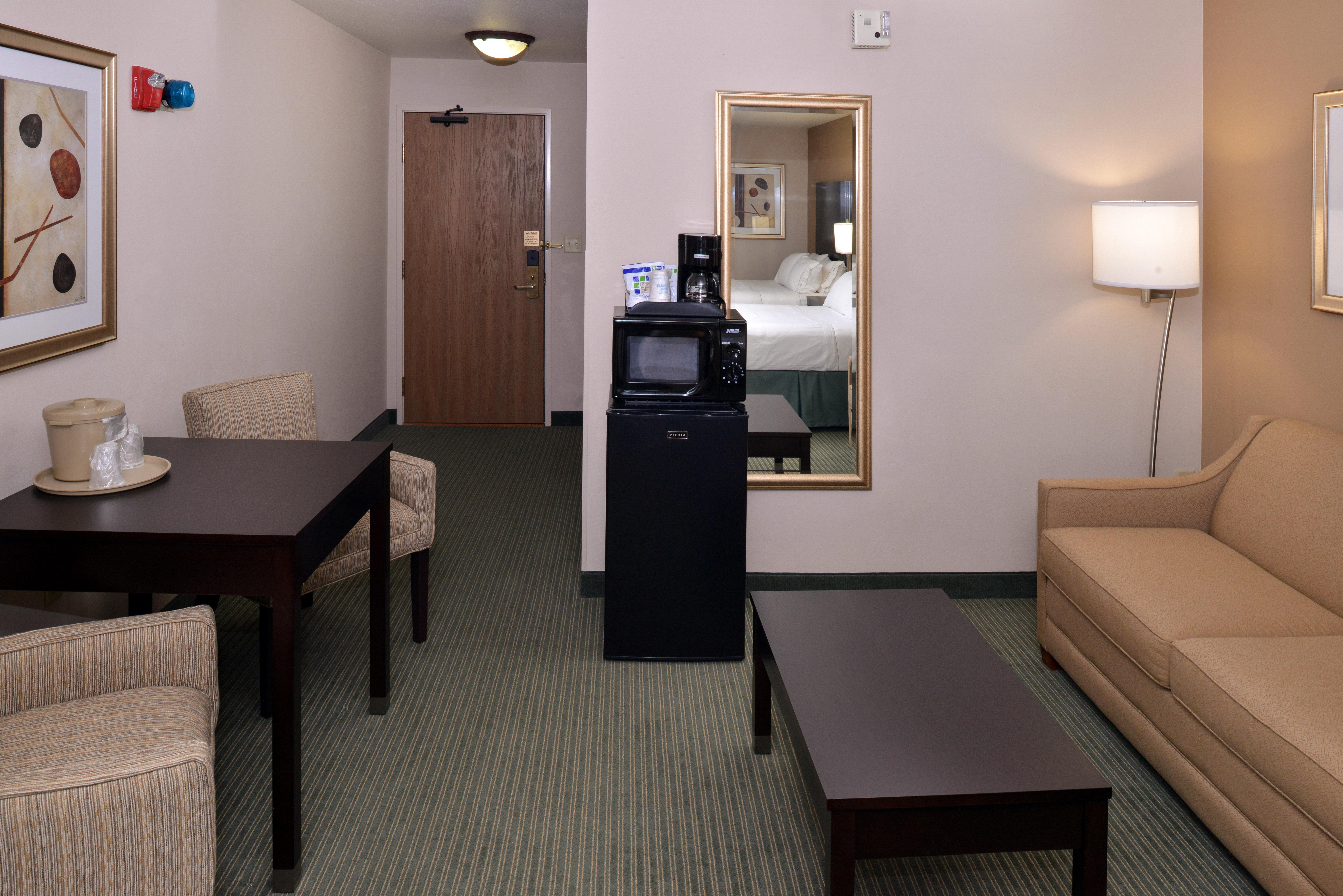 Holiday Inn Express Hotel & Suites Milwaukee-New Berlin By Ihg Exterior foto
